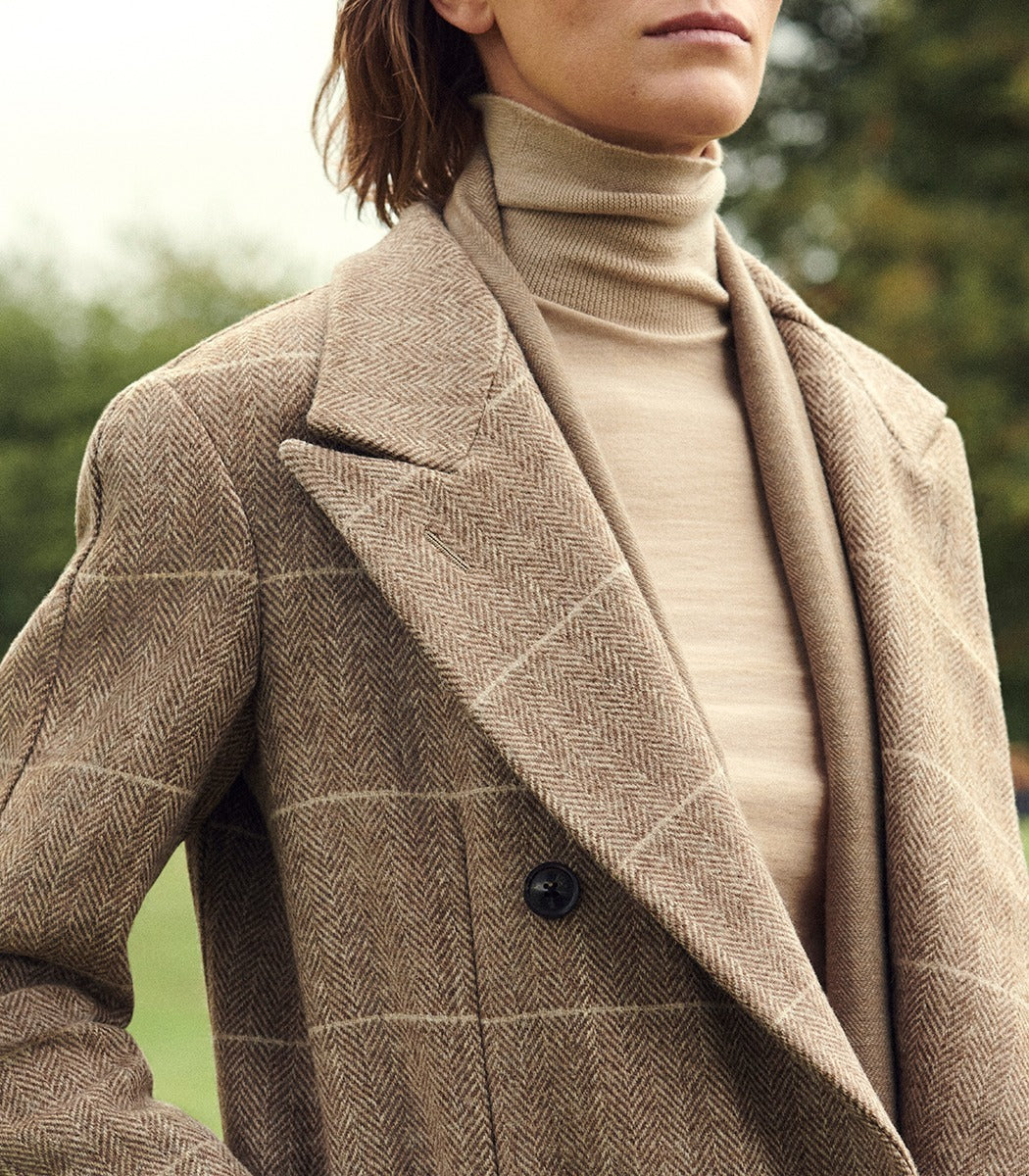 Women's Extra Fine Worsted Cashmere Turtleneck In Light Taupe