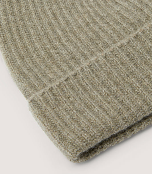 Ribbed Cashmere Beanie in Sage