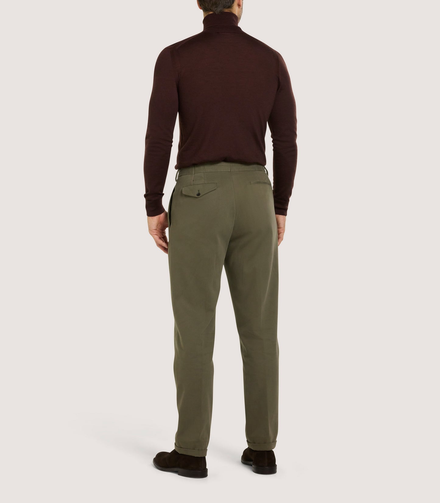 Men's Extra Fine Worsted Cashmere Seamless Turtleneck In Dark Umber