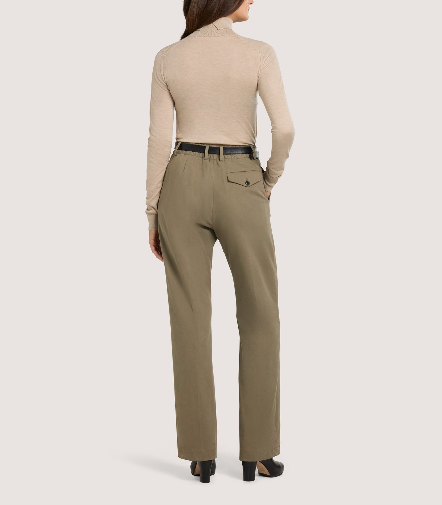 Women's Extra Fine Worsted Cashmere Turtleneck In Beige