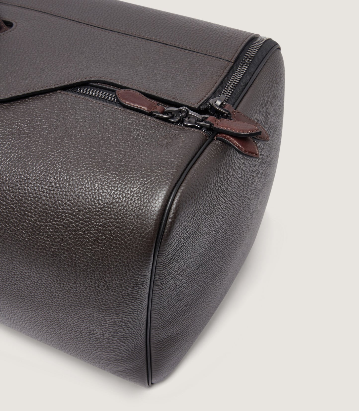 Leather Holdall Suiter Decoy in Dark Brown