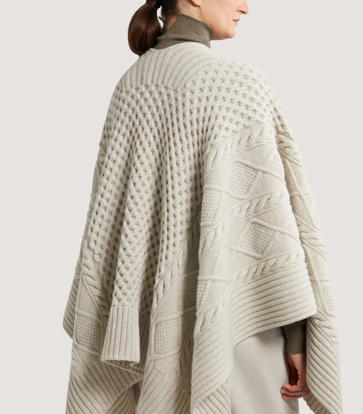 Women's Lammermuir Knitted Aran Cape in Ivory