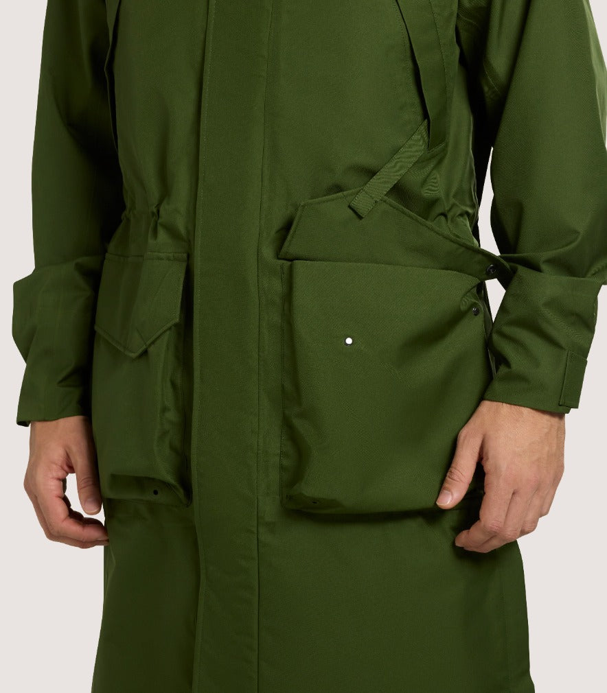 Technical Vatersay Sporting Cape In Rifle Green