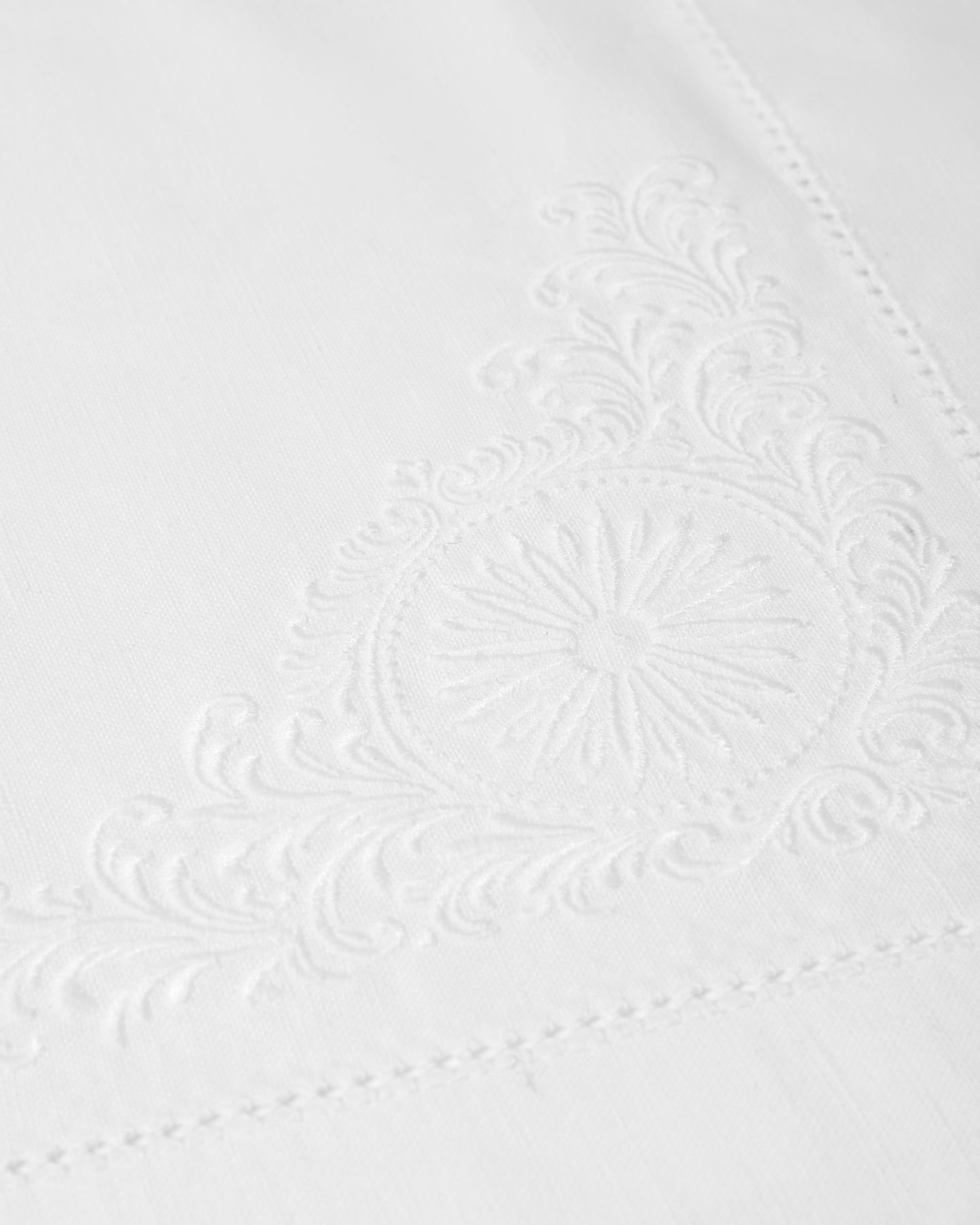 Rose and Scroll Place Mat in White